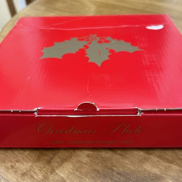 Rare Bing & Grondahl 2010 "Dancing on the Lake" Christmas Plate - Picture 5 of 8